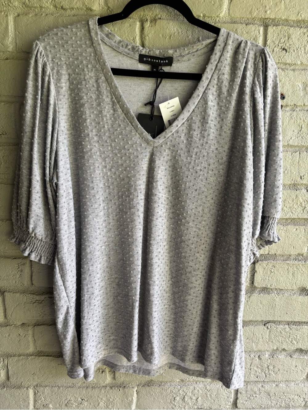 GIBSONLOOK NWT SZ XL Polka Dot  textured V-Neck Top Light Gray puff sleeve